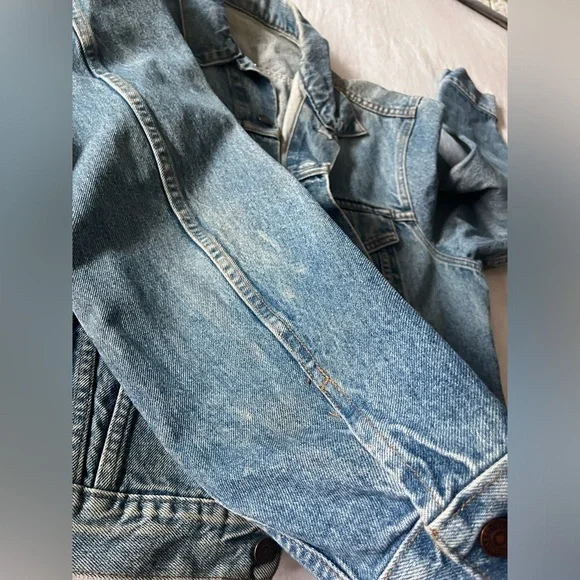 Vintage Levi's ClassicTrucker Jean Jacket in distressed vintage blue Size L - Picture 4 of 12